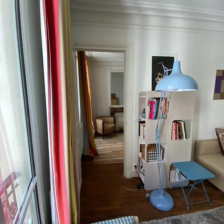 Charming Close To Emily's Spots In Apartment *